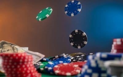 Choosing Between Online Gambling and Traditional Casinos