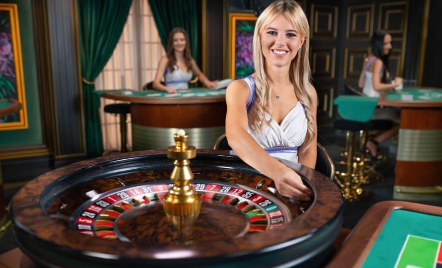 Video Poker: How It Differs from Live Casino Poker – Understanding the Key Differences